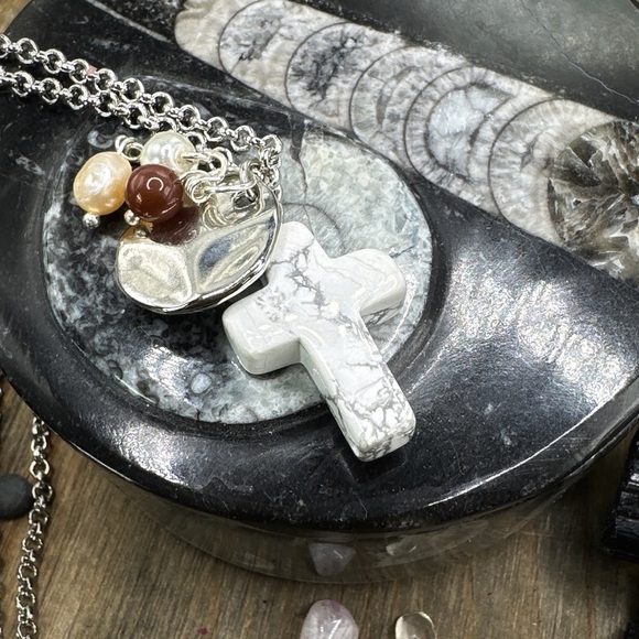 Howlite cross multi charms freshwater pearl beaded necklace - Picture 1 of 2